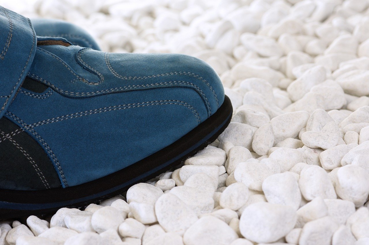 Orthopädische Schuhe zur Behandlung von Hallux valgus – konservative Therapie