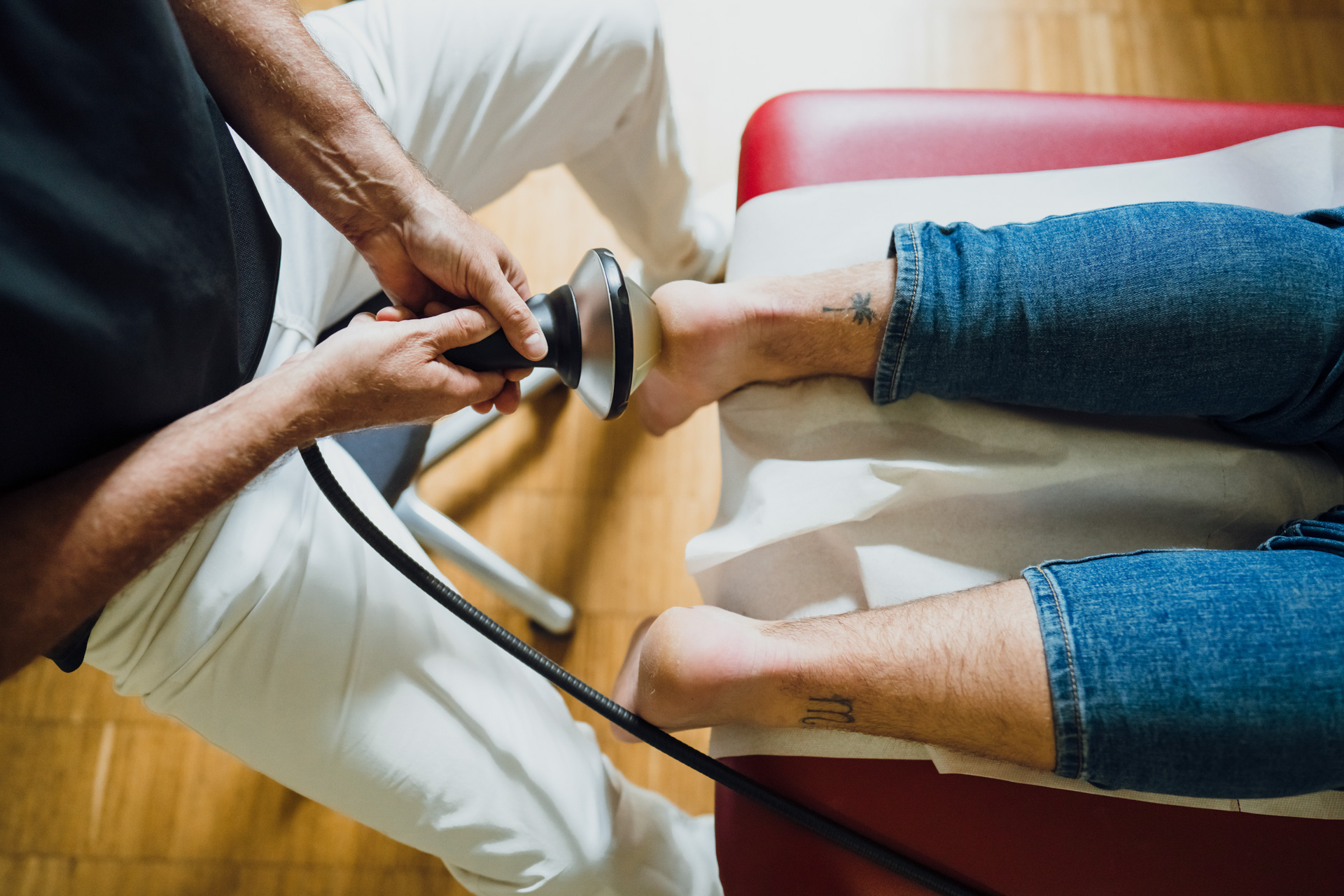 Stoßwellenbehandlung am Fuß im Orthozentrum Bergstraße